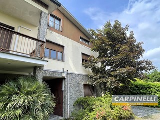 Casa Indipendente in Vendita a Barlassina, 350'000€, 453 m²