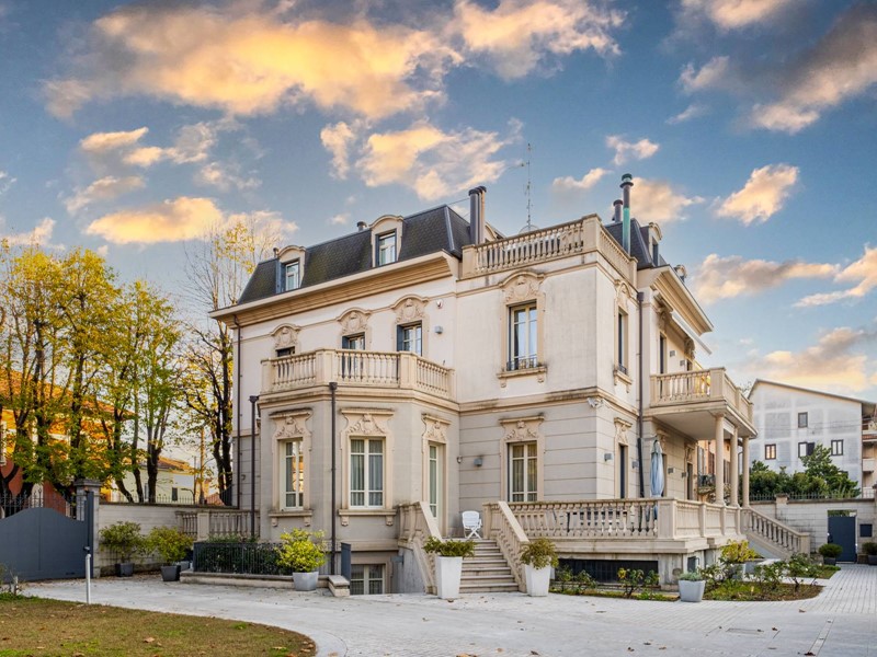 Villa in Vendita a Gallarate, 2'250'000€, 1070 m²