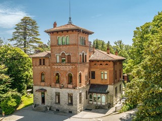 Villa in Vendita a Varese, 3'990'000€, 1400 m², con Box