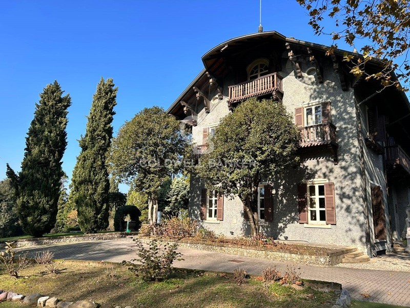 Villa in Vendita a Besana in Brianza, 1100 m²