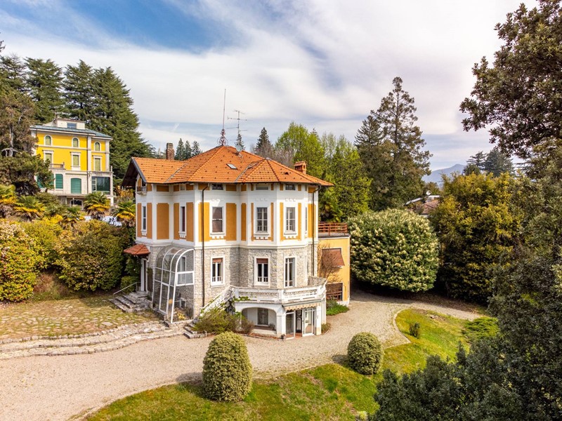 Villa in Vendita a Varese, 2'450'000€, 545 m²