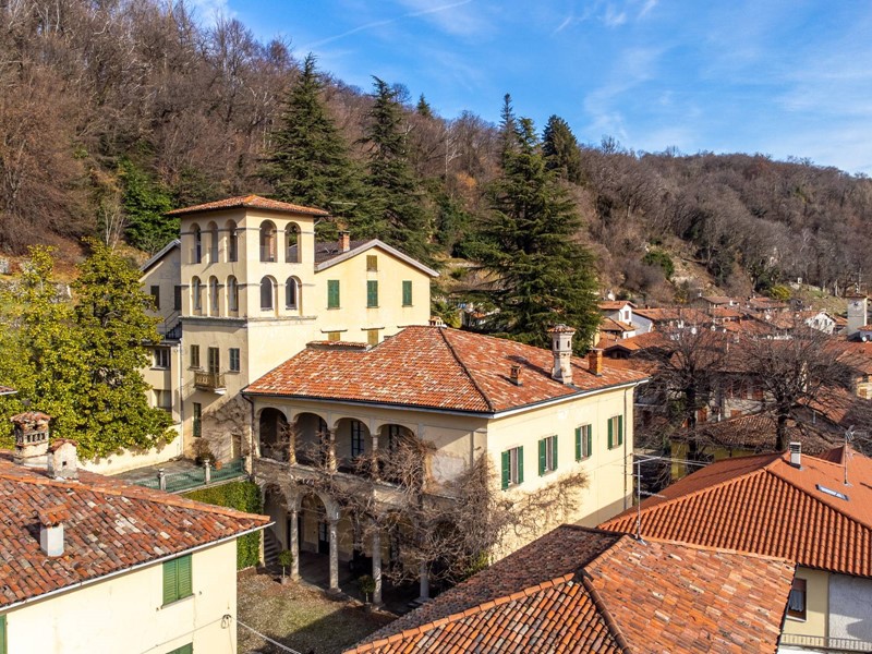 Villa in Vendita a Castello Cabiaglio, 1'600'000€, 1100 m²