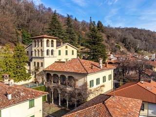 Villa in Vendita a Castello Cabiaglio, 1'600'000€, 1100 m²