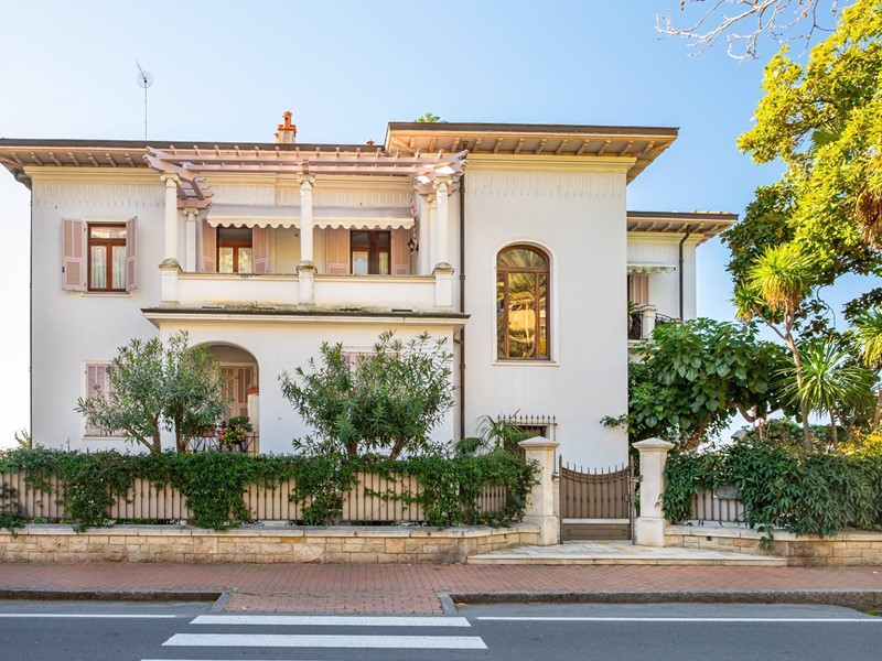 Villa in Vendita a Bordighera, 1'800'000€, 281 m²