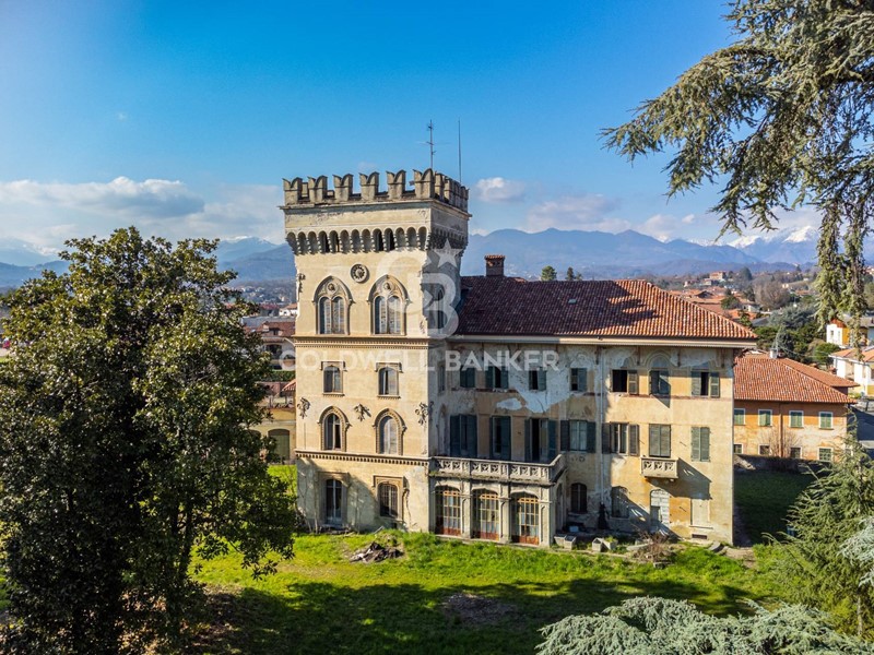 Villa in Vendita a Lessona, 1'200'000€, 3200 m²