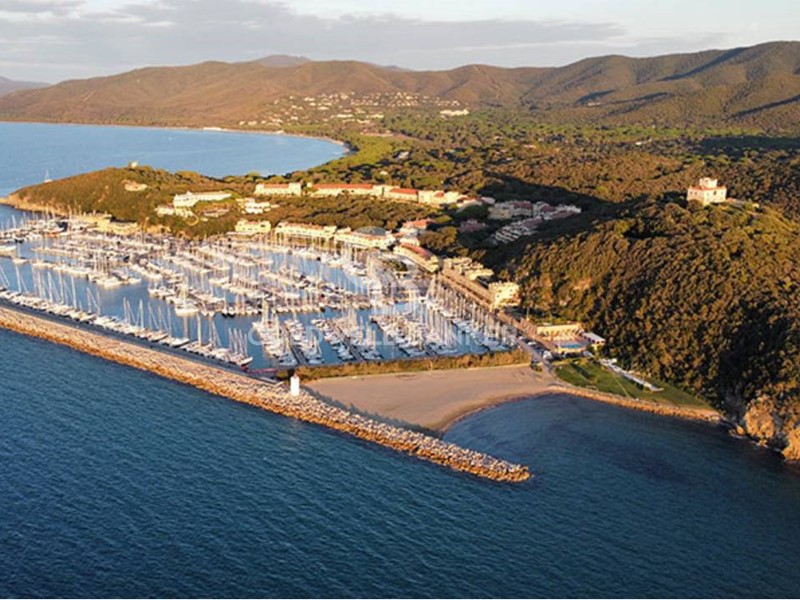 Immobile commerciale in Vendita a Castiglione della Pescaia, 6000 m²