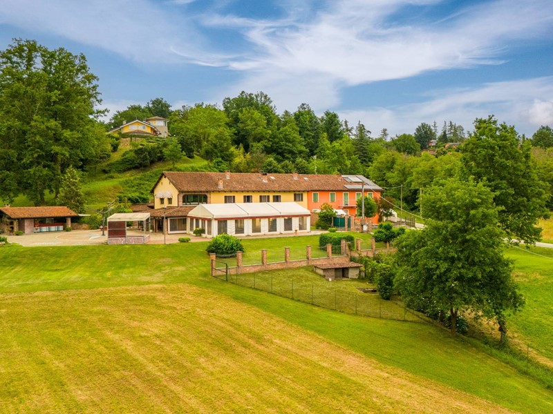 Villa in Vendita a Maretto, 1'500'000&euro;, 1217 m², con Box