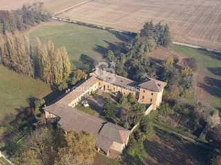 Appartamento in Vendita a Vellezzo Bellini, 5'900'000€, 2800 m²