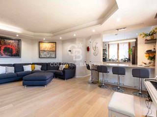 Quadrilocale in Vendita a Paderno Dugnano, 515'000€, 189 m²