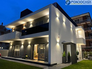 Villa in Vendita a Roma, 580'000€, 330 m²