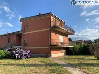 Villa in Vendita a Palestrina, 318'000€, 300 m²