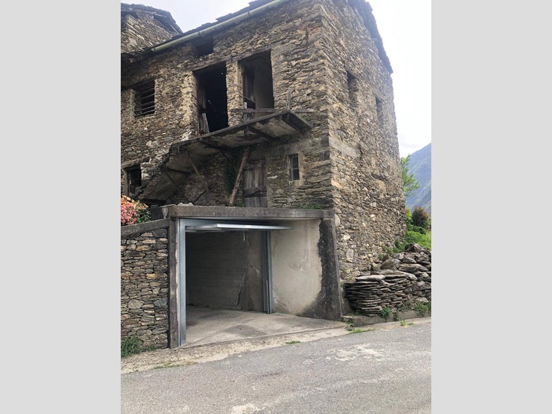 Rustico in Vendita a Valvarrone, 40'000€, 103 m²