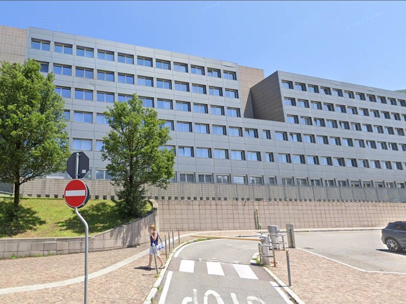 Attività commerciale in Vendita a Lecco, 350'000€, 40 m²