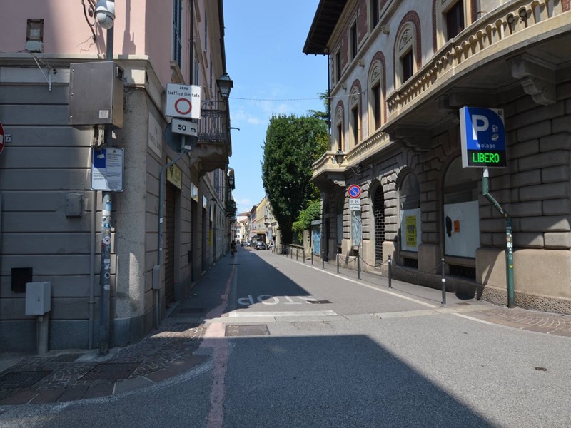 Immobile commerciale in Affitto a Lecco, 1'350&euro;, 32 m²