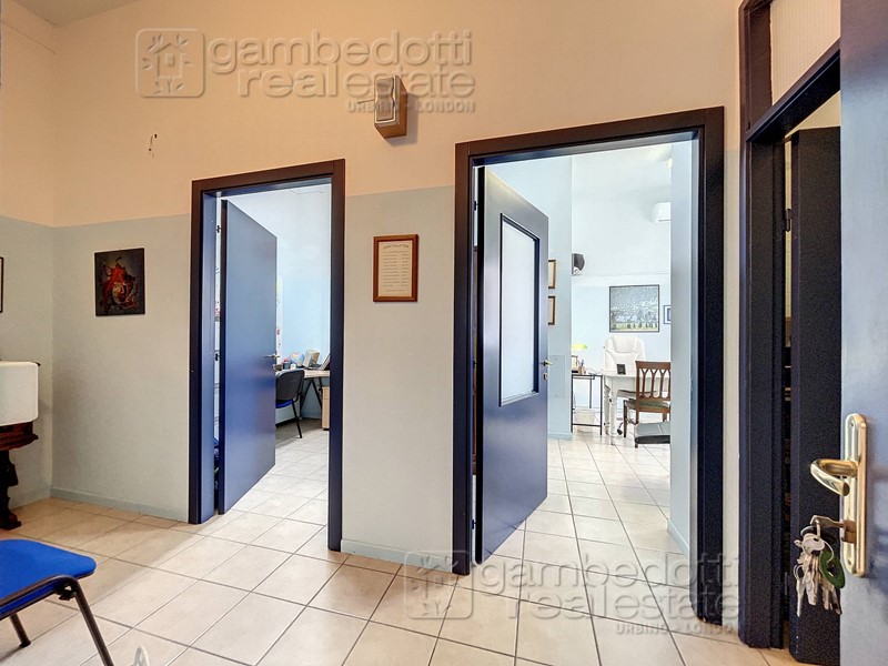 Ufficio in Affitto a Urbino, 390€, 40 m²