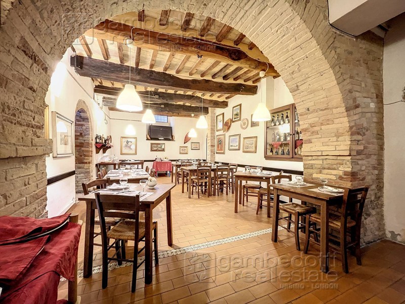 Attività commerciale in Vendita a Urbino, 69'000€, 250 m²