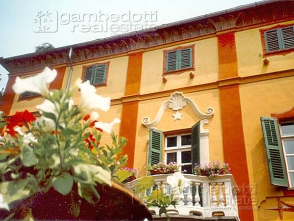 Villa in Vendita a Barge, 890'000€, 550 m²