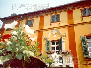 Villa in Vendita a Barge, 890'000€, 550 m²