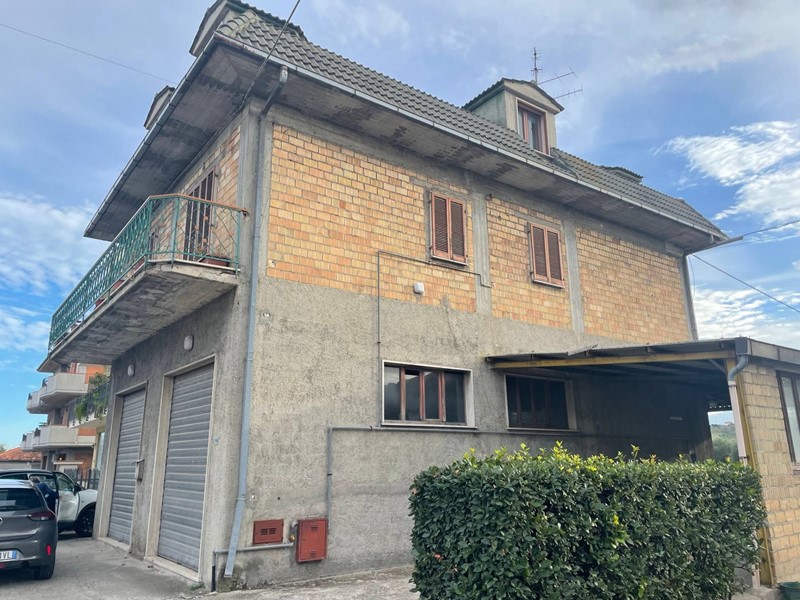 Casa Indipendente in Vendita a Sant'Egidio alla Vibrata, 140'000€, 250 m²