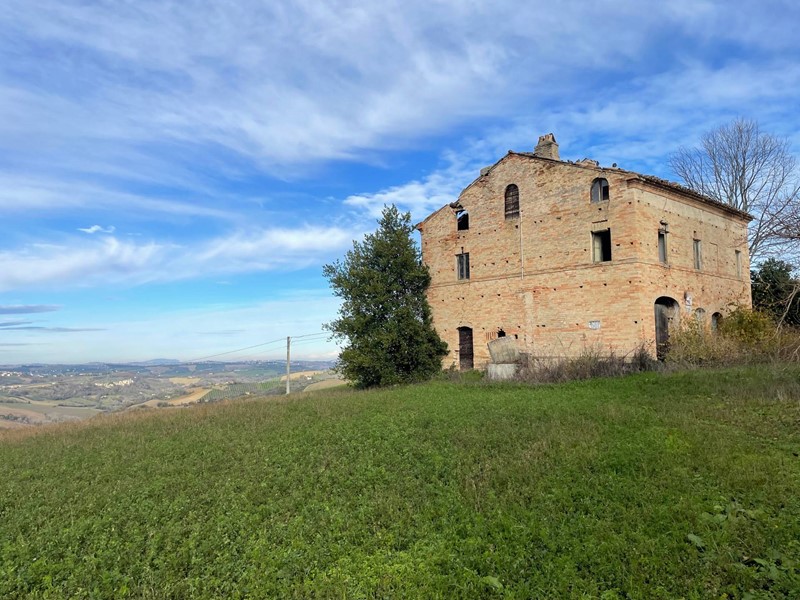 Rustico in Vendita a Petritoli, 119'000€, 300 m²