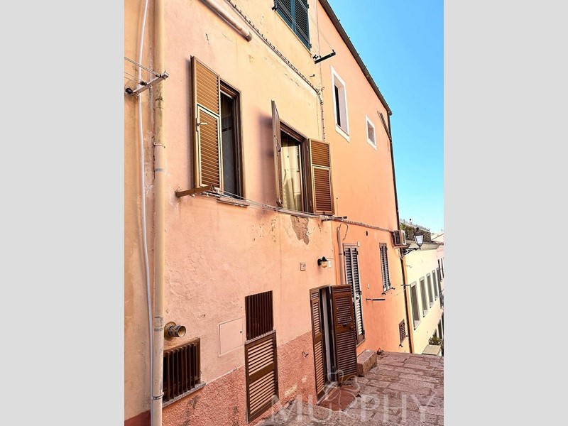 Casa Semi Indipendente in Vendita a La Maddalena, 150'000€, 95 m²