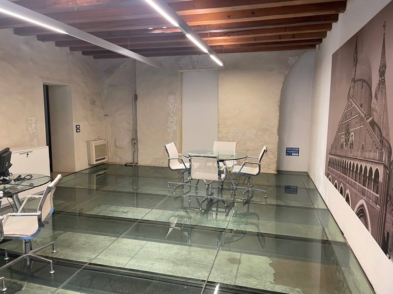 Ufficio in Affitto a Padova, 260 m²