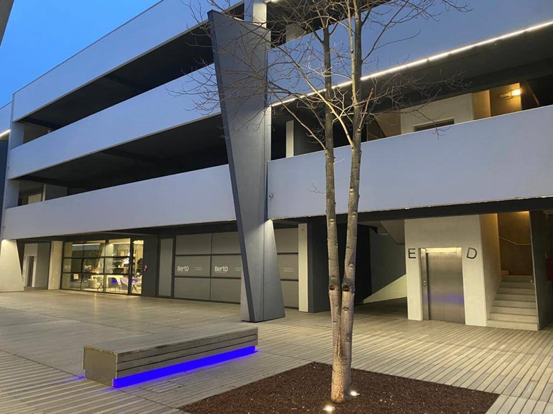 Ufficio in Affitto a Noventa Padovana, 4'500€, 320 m²