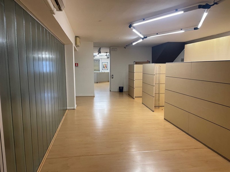 Ufficio in Affitto a Padova, 2'000€, 330 m²