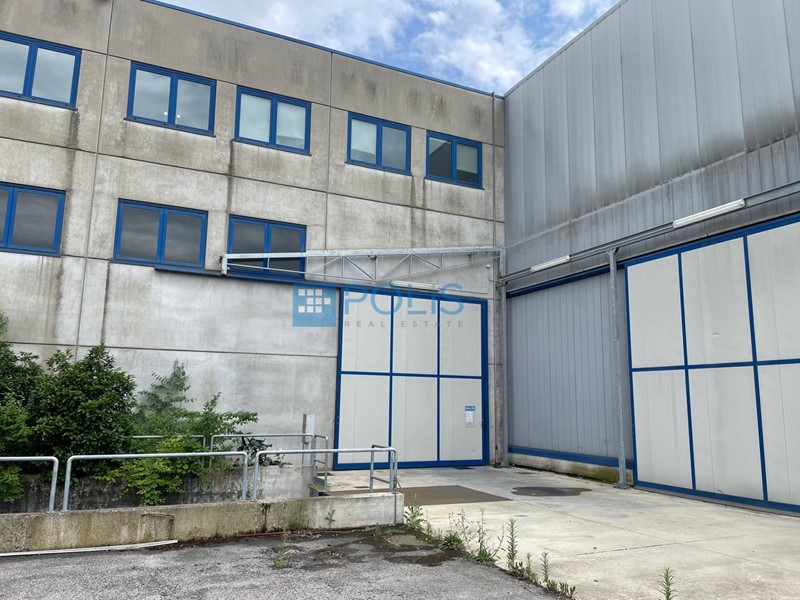 Capannone in Vendita a Pernumia, 780'000€, 1800 m²