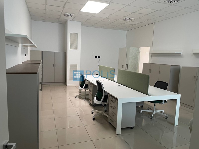 Ufficio in Affitto a Torri di Quartesolo, 650€, 95 m²