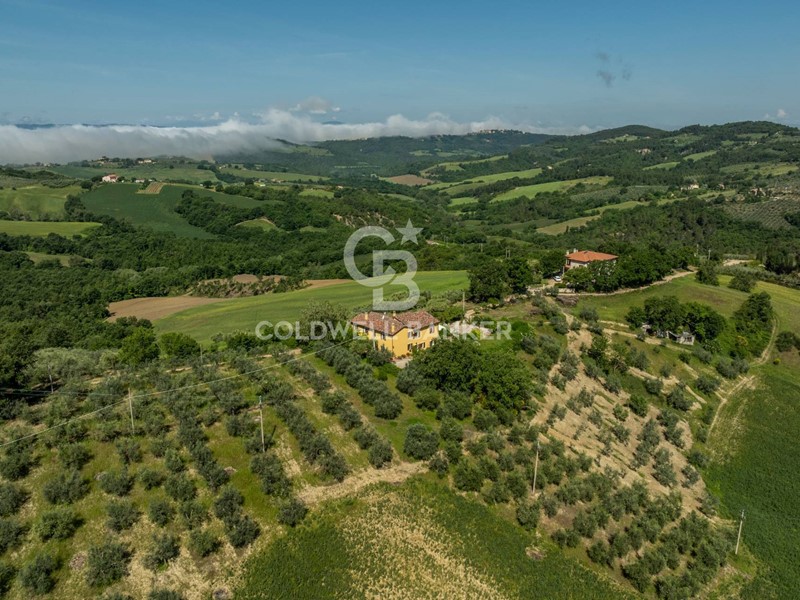 Casa Indipendente in Vendita a Todi, 495'000€, 370 m²