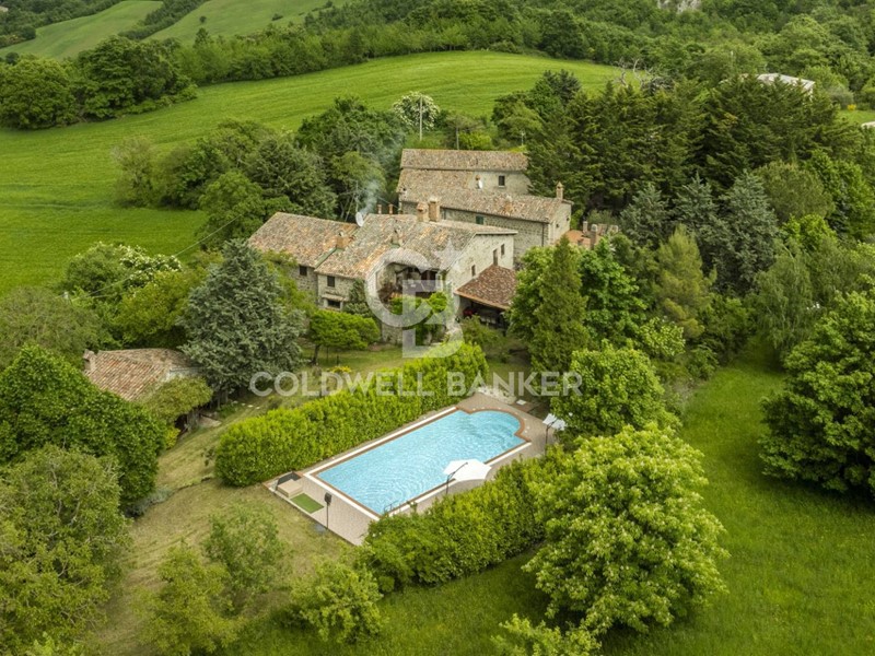 Rustico in Vendita a Gubbio, 540'000&euro;, 470 m²
