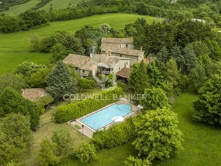 Rustico in Vendita a Gubbio, 540'000&euro;, 470 m²