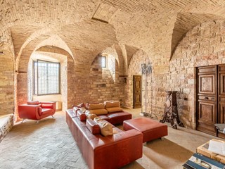 Appartamento in Vendita a Assisi, 360 m²