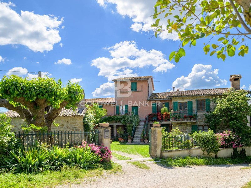 Rustico in Vendita a Gubbio, 190'000&euro;, 225 m²