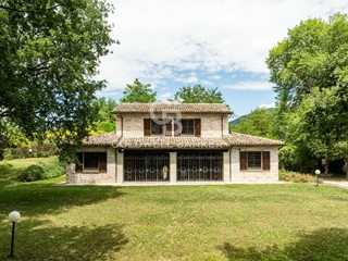 Rustico in Vendita a Acqualagna, 680'000&euro;, 263 m²
