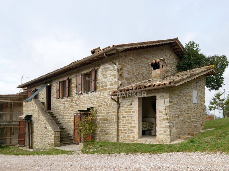 Rustico in Vendita a Gubbio, 150'000&euro;, 230 m²