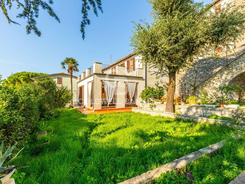 Villa in Vendita a Montecchio, 250'000€, 180 m²