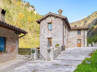 Rustico in Vendita a Gubbio, 680'000&euro;, 630 m²