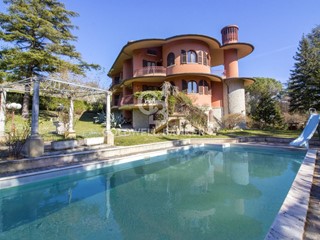 Villa in Vendita a Petriano, 595'000€, 700 m²