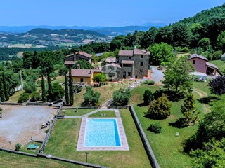 Rustico in Vendita a Città di Castello, 1'950'000€, 550 m²