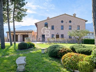 Villa in Vendita a Cagli, 695'000&euro;, 375 m²
