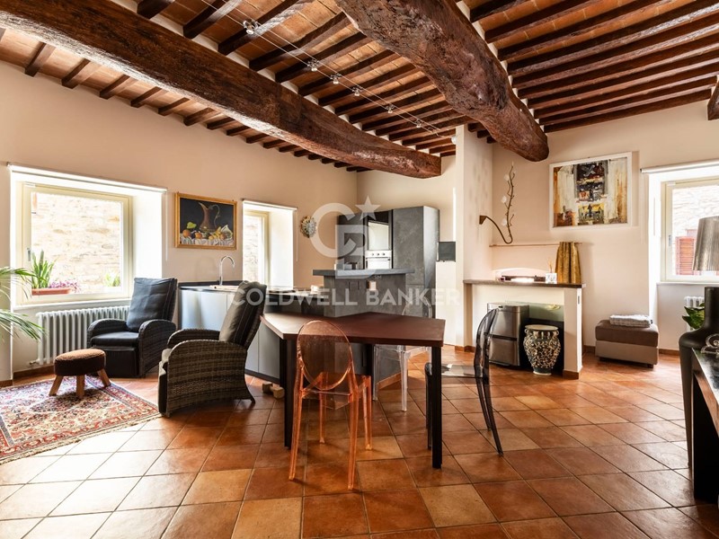 Rustico in Vendita a Corciano, 295'000€, 200 m²