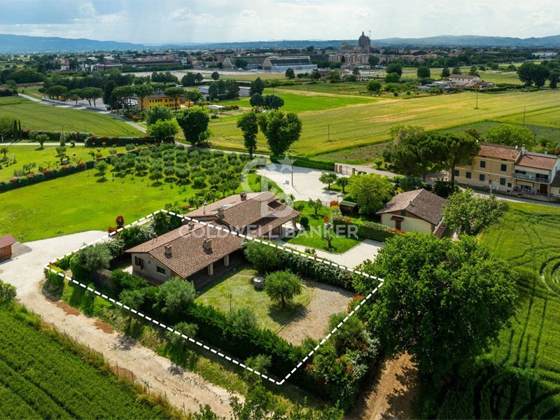 Villa in Vendita a Assisi, 550'000€, 240 m²