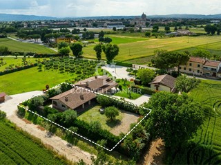 Villa in Vendita a Assisi, 550'000€, 240 m²