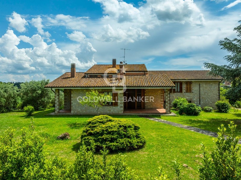 Rustico in Vendita a Fratta Todina, 550'000€, 450 m²