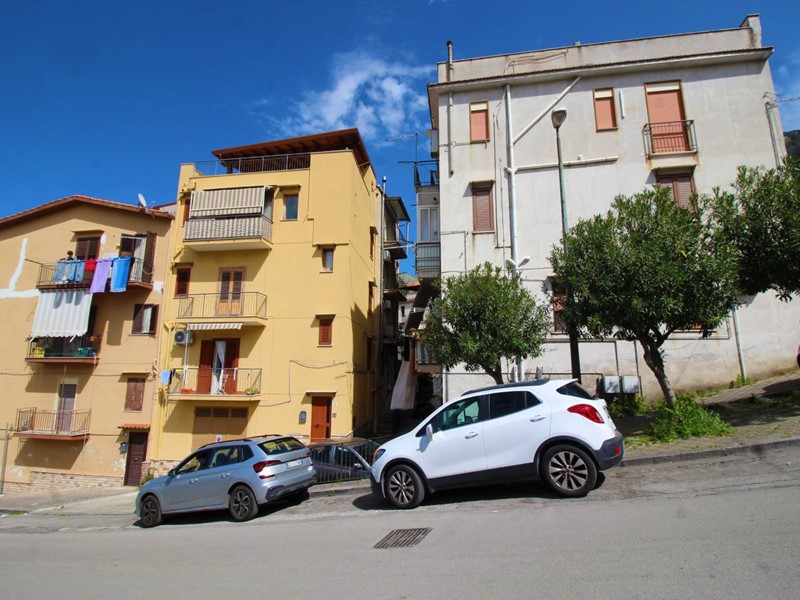 Trilocale in Vendita a Altofonte, 25'000€, 71 m²