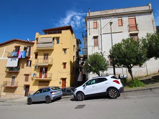 Trilocale in Vendita a Altofonte, 25'000€, 71 m²