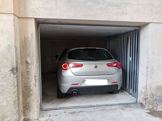 Box in Vendita a Finale Ligure, 52'000€, 14 m²