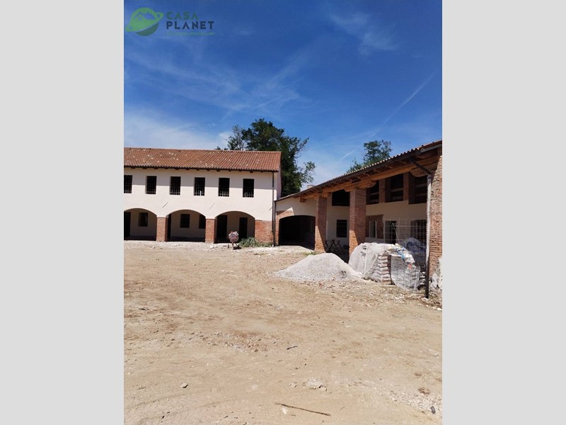 Rustico in Vendita a Castelfranco Veneto, 2200 m²